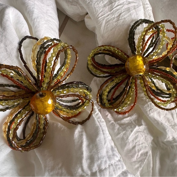 Set of 4 Vintage Beaded Butterfly Napkin Rings White Ruffled Napkins Table Decor - Picture 4 of 14